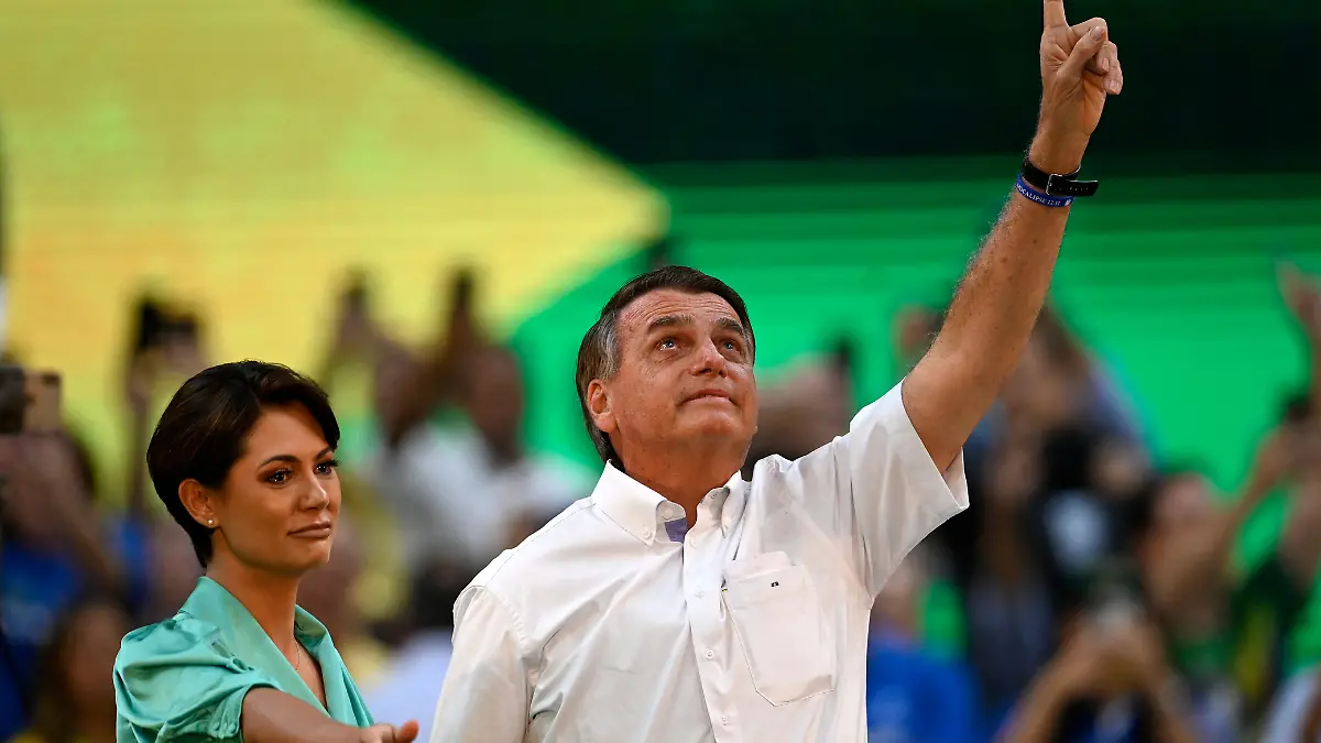 Entre religión y ataques a la oposición, Bolsonaro oficializa su carrera por la reelección